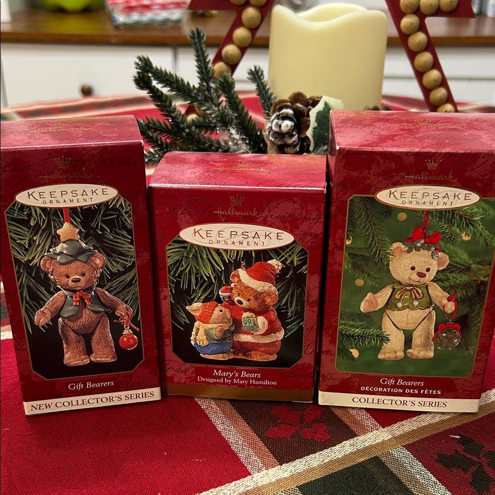 Hallmark Keepsake Gift Bearers Ornament Trio - Red and Green 2 -1999  1- 2000